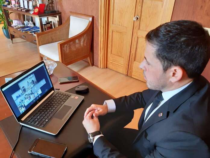 El alcalde durante la reunión telemática (Foto TA)